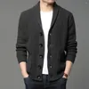メンズセーター2024ハイエンドウールデザイナー太い韓国のオートゥム冬のファッションケーブルケーブルニットセータージャケットメンカジュアルコートメンズ服