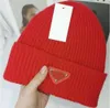 Lüks Beanies Tasarımcı Kış Fasulye Erkekler ve Kadın Moda Tasarımı Örgü Prakda Buctant Şapka Sonbahar Yün Kep Motoru Jacquard Unisex Sıcak Kafatası Şapkası Yüksek Kalite H66
