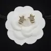 Hot Koop Eenvoudige Stijlen Designer Merk Brief Stud Earrings18K Vergulde Verzilveren Oorbel Bruiloft Sieraden kanaal Accessoires kx21i