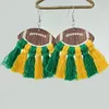 dangle earringsカラフルな木製フットボールマクラメ女性スポーツフリンジタッセルジュエリー卸売