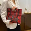 Borsa a tracolla pieghevole di marca Totes Borsa a tracolla con rivetto di lusso per donna Borsa da sera in PU di alta qualità Borsa a tracolla di design Borsa a tracolla