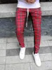 Pantaloni da uomo Versione coreana da uomo di alta qualità a quadri Moda Patchwork Colore abbinato Gambe piccole Pantaloni Slim Pantaloni sportivi casual a matita 231129