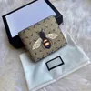 Diseñadores Carteras 10a Hombres de alta calidad Lujos de cuero con caja Monedero Monedero Little Bee Tarjeta de identificación para mujer Titulares de tarjetas en relieve Billetera Bolsa de bolsillo Ranura interior