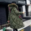 2060 Nuovo stile Grande cappotto invernale in pelliccia parka ispessito da donna cuciture slim lungo cappotto invernale in piumino da donna in cotone piumino parka da donna