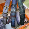 Berluti Menの本物の革の手作りベルトは、男性と女性の両方に回転可能なバックルを使用して、両側で使用できます。高品質の両面着色プロセス