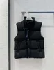 Kvinntankar Camis Designer Brand Triangle Bread Down Jacket Vest för mångsidig fashionabla stand up krage fast färg 2023 Ny modell M1D5