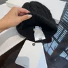 Designer beanie Skull Caps Luxe gebreide muts van konijnenhaar Merk gebreide mutsen Populaire winterwarme muts voor mannen en vrouwen Klassieke gebreide muts met merkprint Hoge kwaliteit