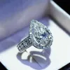 Huitan Novel Engagement Rings for Women Pear Shaped Crystal Cubic Zirconia AAA Dazzling Fashion Accessories Elegant Female Rings X231t