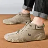 Stivali Scarpe in pelle da uomo in casual lusso uomo outdoor sneakers alte moda romano calzature moto 231130