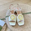 Женские сандалии на низких каблуках Dermis Slide Designer Sandal Platform Slipper Metal Bugle Shoes Summer шлепанцы с коробкой 35-41