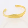 Bracciale rigido da donna a forma di onda in oro giallo pieno