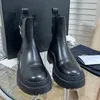 Diseñador de lujo Botas para mujer Nuevo Clásico Marca Letra Logotipo Moda Martin Bota Tela de cuero de vaca Goma interior Parte inferior gruesa Anti diapositivas Señoras Botines famosos