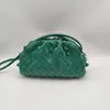 Med logotyp Mini Woven Dumpling Bag Women's Designer Bag Autumn Winter Fashion Crescent Crescent Mångsidig One Shoulder Mini Handheld Jodbag 230915