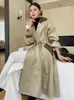 Trench coat patchwork in pelle da donna per donna Autunno 2023 Giacca lunga giacca a vento lunga con design semplice in vera pelle di pecora con cintura