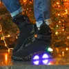 Stivali Primavera Scarpe da basket per adulti Ricarica USB LED Uomini luminosi Moda Light Up Casual Ritorno al futuro Sneaker luminosa l231129