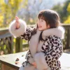 Giubbotti 2 8Y Neonati Abbigliamento per bambini Ragazze Cappotti di pelliccia Moda invernale Giacca leopardata di media lunghezza per ragazza Addensare Abbigliamento caldo per bambini 231130