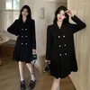 Abiti casual Taglie forti Abbigliamento donna 2023 Autunno Inverno Con scollo a V Abito nero Manica lunga Lady Abito a pieghe Abito femminile Abiti KE9920