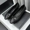 Novos sapatos de grife Marca de Luxo Preto Ballet Flats Sapatos Mulheres Primavera Acolchoado Couro Genuíno Deslizamento em Bailarina Senhoras Vestido Sapatos com caixa 35-41