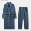 Herengewaden Badstof kimono voor heren Winter koraalfleece Dikker warm lang gewaad voor heren + flanellen lange broek Effen zachte badjasset pyjama homme L231130