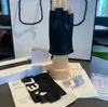 2023 Classic Letter Designer Gloves Women Leather Gloves Winter Warm Sheepskin Mittens Pekskärm Black Sheepskin Gloves Storlek