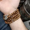 STRAND YOGA 108 kralen Rozaria -armband 8 mm Natuurlijke sandelhout Boeddhistische Boeddha Wood Gebed kralen Lotus OM