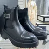 Diseñador de lujo Botas para mujer Nuevo Clásico Marca Letra Logotipo Moda Martin Bota Tela de cuero de vaca Goma interior Parte inferior gruesa Anti diapositivas Señoras Botines famosos