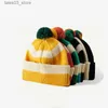Bonnet / Skull Caps Haut de gamme rayé contrasté tricoté chapeau femmes automne hiver coréen Couple polyvalent laine bonnet chapeau avec balle pour hommes Q231130