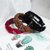 Diadema de regalo de boutique Instalaciones exquisitas Pinza para el cabello con diamantes de imitación Moda navideña Tocados para mujer Estilo de lujo vintage Lavado de cara Maquillaje Diadema