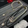 Catene per maglioni di nuovo stilista Placcato oro 18 carati Catena a catena per cordoli Collane con pendente Doppia lettera Perla geometrica Cuore di pesca Collana da donna Accessori per gioielli 11