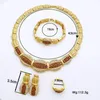 Zestawy biżuterii ślubnej Vintage Dubai Gold Color Zestaw 18k plastowane naszyjniki kolczyki Bransoletka Pierścień 4PCS dla kobiet impreza 231130