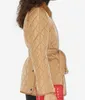Jaquetas femininas designer nova jaqueta de algodão xadrez de diamante ajuste solto com design de gola de clipe, fivela de linha única com zíper, elegante e versátil 2ETF