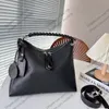 23FW Women Luxurys Designer Totes Väskor Onthego Handväska Hålig ut läderspänne damer Handväskor Messenger Bag Capucines Pouch Purse 31 cm