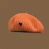 Cappello senza tesa alla moda, berretto da donna in autunno e inverno, resistente al caldo e al freddo con fodera in peluche, cappello dell'amore, pelliccia e peluche