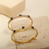 Bangle Jinhui Design Luxo Quadrado Cristal Incrustado Pulseira Charme Aço Inoxidável À Prova D 'Água Para Mulheres Presente Moda Jóias