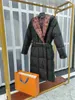 Parkas de plumón para mujer, chaqueta de plumón de lujo de diseñador, abrigo grueso cálido para mujer en otoño e invierno, abrigo de moda coreano súper informal con capucha. HYSZ