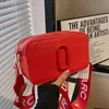 Omuz çantası kamera çantası havalı tasarımcı çanta kayışı lüksler kadınlar erkek baget moda deri debriyaj pochette seyahat çanta 20240108