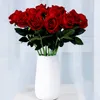 フェイクフローラルグリーン5レッドベルベットと偽のバラの人工花の花束結婚式ファミリーダイニングテーブル装飾クリスマスとバレンタインデーギフト231130