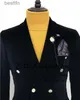 メンズ・スーツのブレザーは、結婚式2023年のスリムフィット2ピースゴールデンダブル胸肉luxuryスーツCustomL231130のためにhommeピンクのベルベットメンスーツ