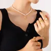 Collier de perles d'eau douce naturelles à la mode française, chaîne en acier titane plaqué, pendentif de lune, accessoires polyvalents personnalisés