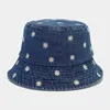 ワイドブリムハットバケツ春と夏のファッション汎用サンシェード日焼け止めショースモールフェイス231130の女性のための小さなデイジー刺繍漁師帽子