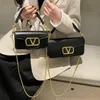 2 Beden Çöp Çanta Kadın Flep El Çantası Yüksek Kaliteli Tasarımcı Çantalar İki Kayış Luxurys Çantalar Deri Metalik Toka Çantalar V Mektup Taşlı Tasarımcı Çanta