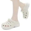 Slipper Summer Luxury Decoration Sandaler Bekväm tjock botten strandskivor mjuk glans casual sko kvinnlig 231130