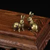 1 пара антикварных медных зодиакальных статуй счастливого кролика, украшения, винтажная твердая латунь, миниатюрная фигурка животного, чайное украшение для домашнего животного, стол Y282m