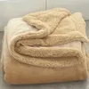 Cobertores Cobertor Macio Quilt Lã de Cordeiro Camada Dupla Espessura Quente Coral Fleece Lance para Camas Inverno 231129
