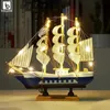 Oggetti decorativi Figurine Creativo in legno LED Barca a vela Barca a vela Modello di nave Decorazioni per la casa Decorazione in stile mediterraneo Accessori Regalo 231130