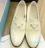 Mocassini da donna di design scarpe triangolari con fibbia in metallo casual classiche da donna per le vacanze comfort per donna nero bianco Scarpe in pelle Mary