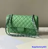 Franse dames klassieke dubbele klep gewatteerde lamskijnzakken Apple Green vroege voorjaar luxe portemonnee zilveren metalen hardware matelasse keten multi pochette handtassen 25 cm 25 cm