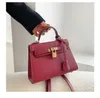 A Hkelys 2024 New Womens Bag Generation Generation Generation مع قفل كتف واحد