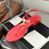 Alta qualità Pelle comoda Sandali infradito casual con strass Scarpe basse scivoli Cinturino con fibbia Sandali firmati di lusso per donna Scarpe da vacanza Con scatola