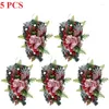 Fiori decorativi 1-5pc Ghirlanda di Natale artificiale Porta d'ingresso Ghirlanda appesa Foglie di agrifoglio Bacche rosse Albero di Natale Ciondolo Ornamento Prop